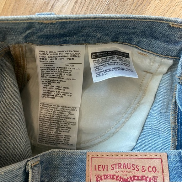Levi’s Skirt - Picture 4 of 4